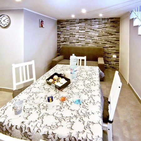 La Casa Di Helena Apartment เนเปิลส์ ภายนอก รูปภาพ