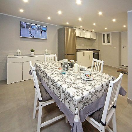 La Casa Di Helena Apartment เนเปิลส์ ภายนอก รูปภาพ
