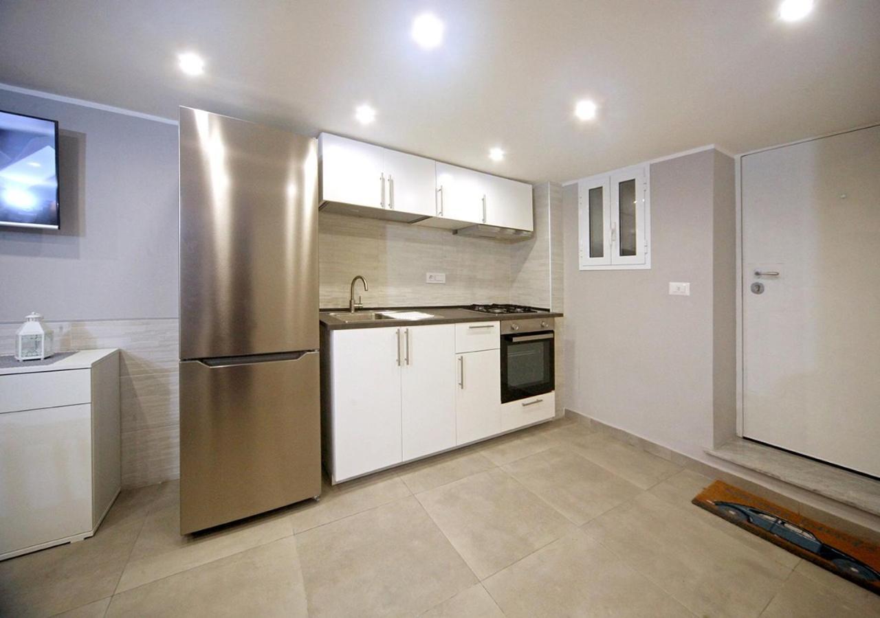 La Casa Di Helena Apartment เนเปิลส์ ภายนอก รูปภาพ