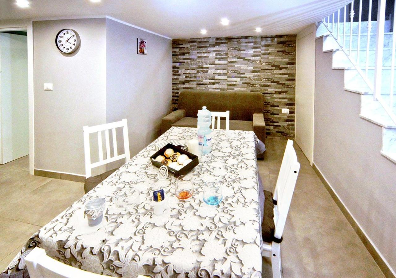 La Casa Di Helena Apartment เนเปิลส์ ภายนอก รูปภาพ