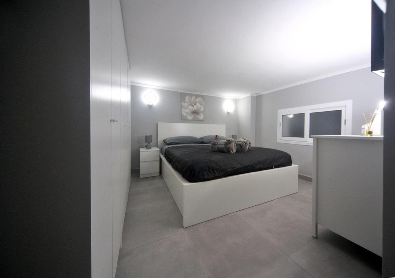 La Casa Di Helena Apartment เนเปิลส์ ภายนอก รูปภาพ