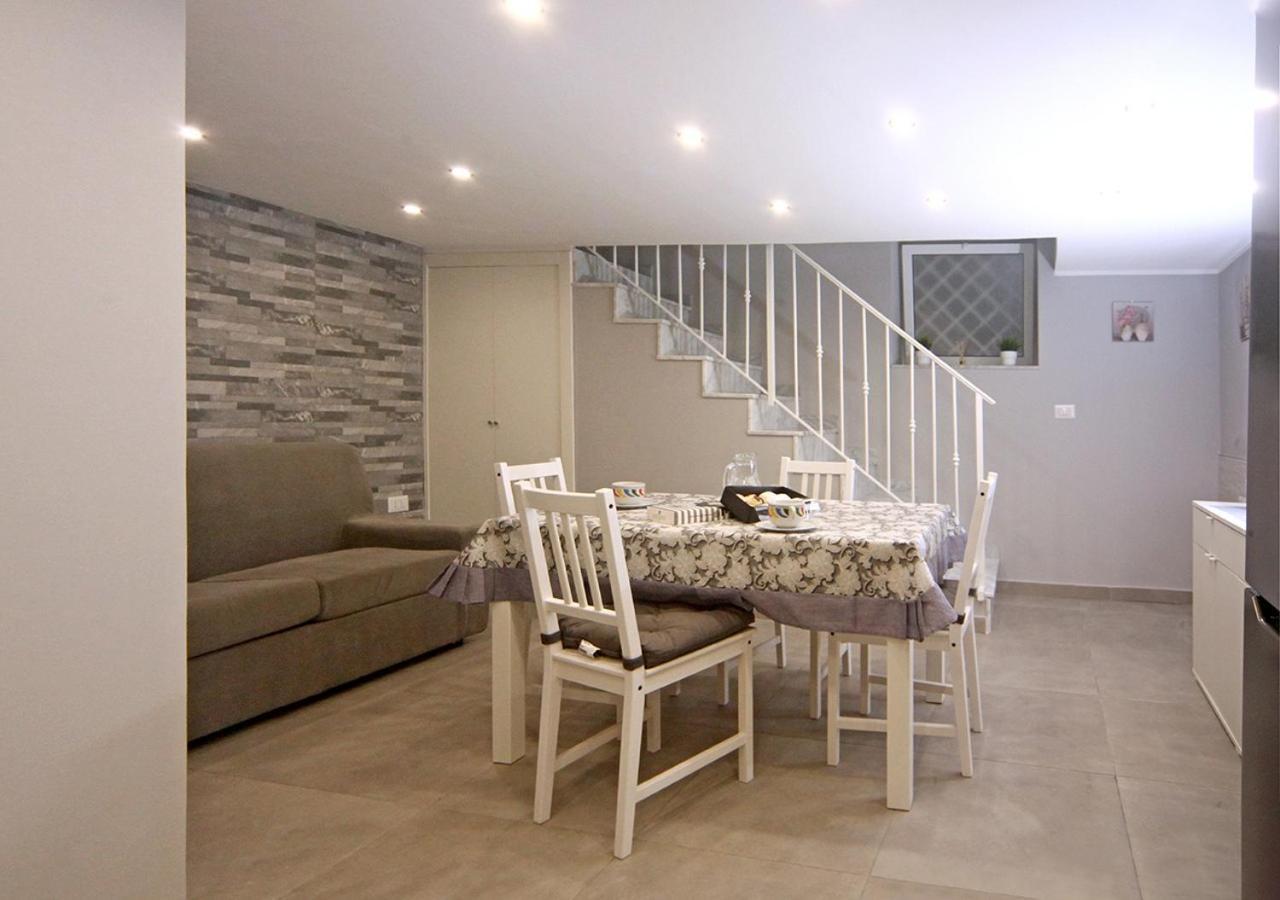La Casa Di Helena Apartment เนเปิลส์ ภายนอก รูปภาพ