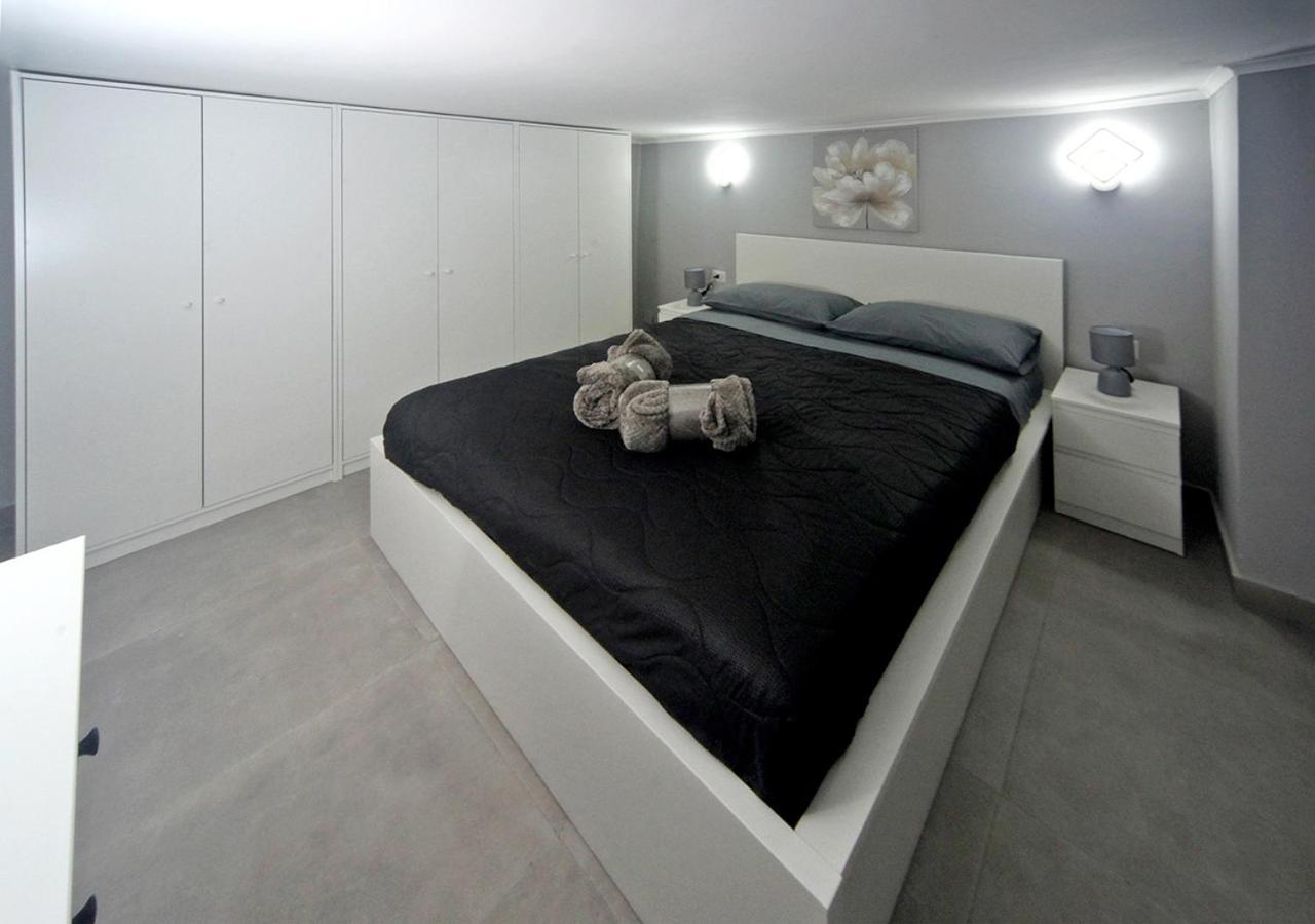 La Casa Di Helena Apartment เนเปิลส์ ภายนอก รูปภาพ